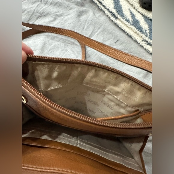 Michael Kors Crossbody - Picture 10 of 10
